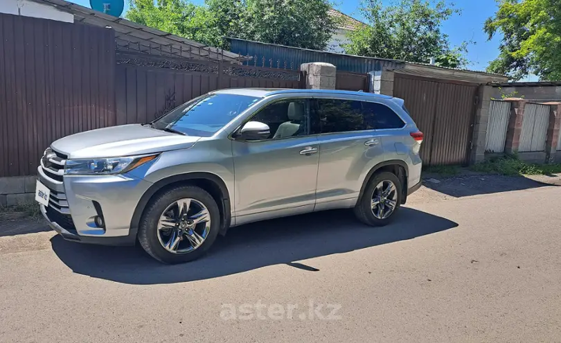 Toyota Highlander 2018 года за 15 500 000 тг. в Алматы