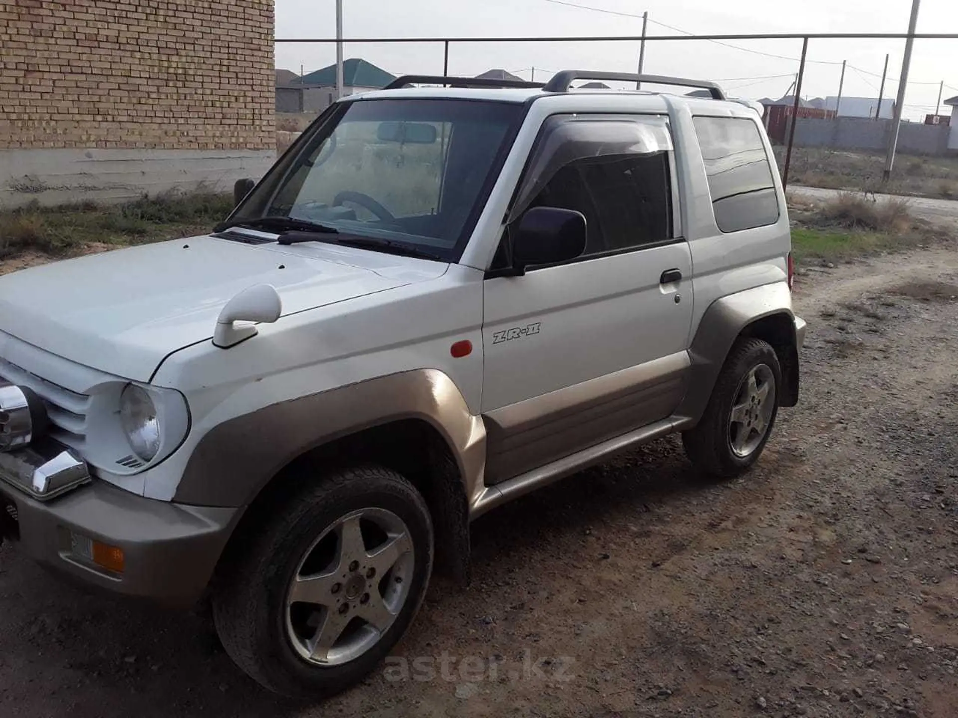 Mitsubishi Pajero Junior 1997