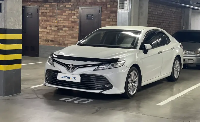 Toyota Camry 2019 года за 14 500 000 тг. в Астана