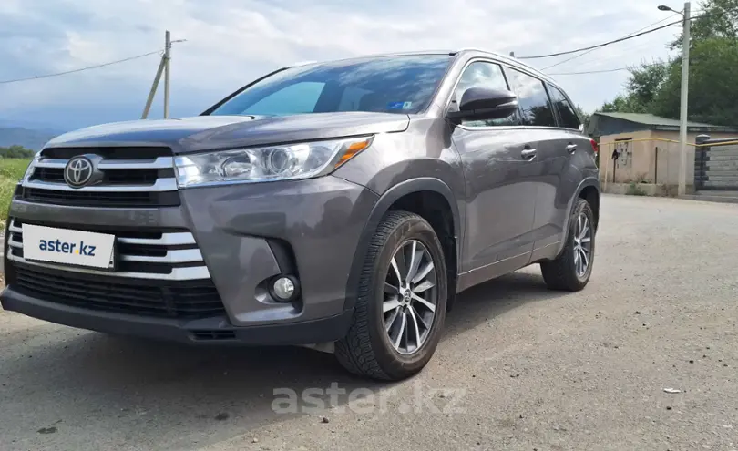 Toyota Highlander 2017 года за 16 000 000 тг. в Алматы