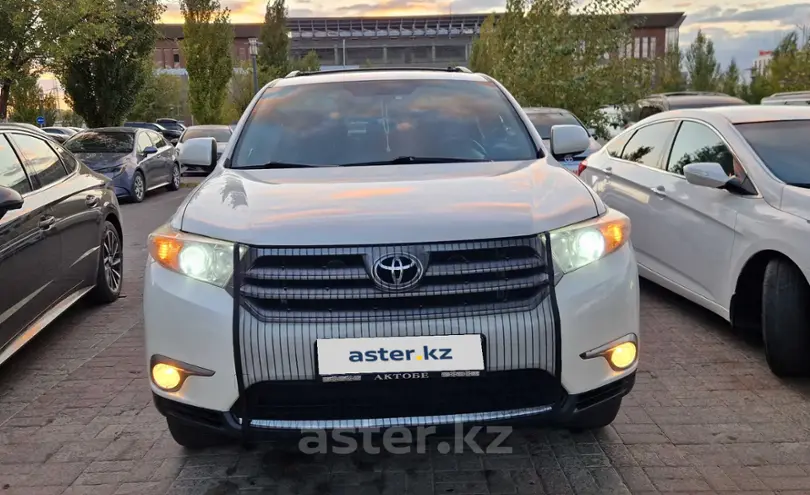 Toyota Highlander 2013 года за 13 500 000 тг. в Актобе