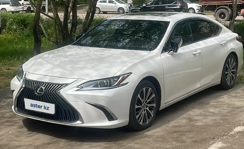 Lexus ES 2019 года за 22 000 000 тг. в Астана