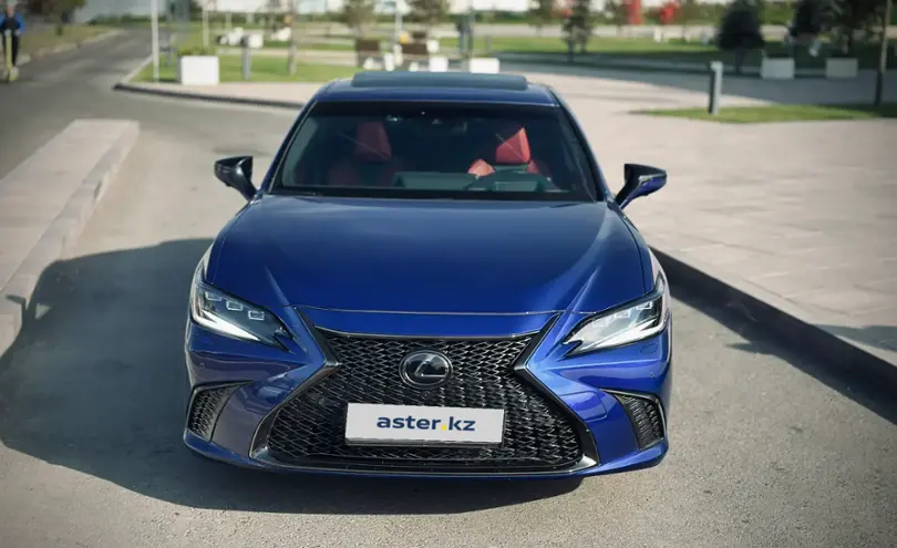 Lexus ES 2023 года за 30 000 000 тг. в Алматы