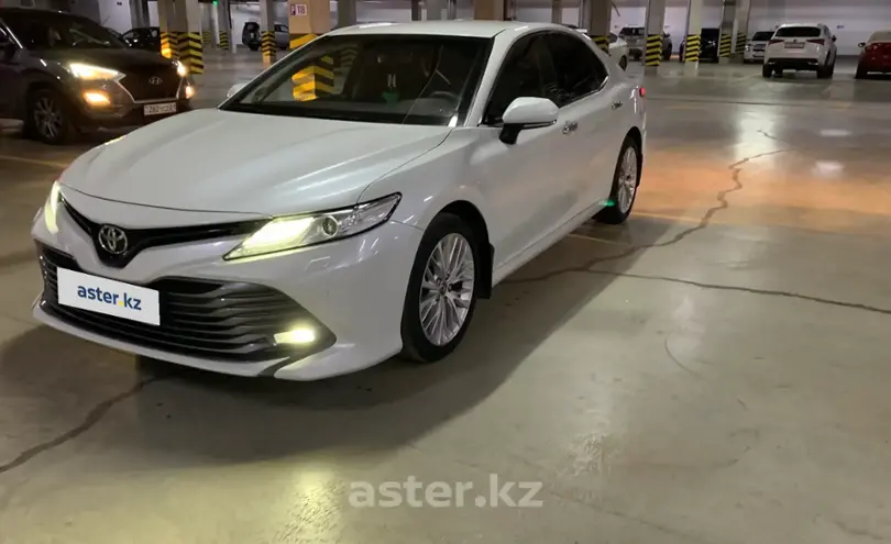 Toyota Camry 2018 года за 14 600 000 тг. в Астана