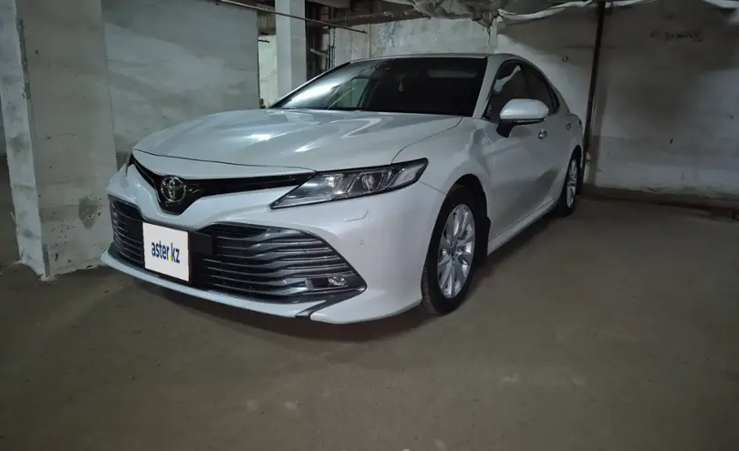 Toyota Camry 2020 года за 13 500 000 тг. в Астана