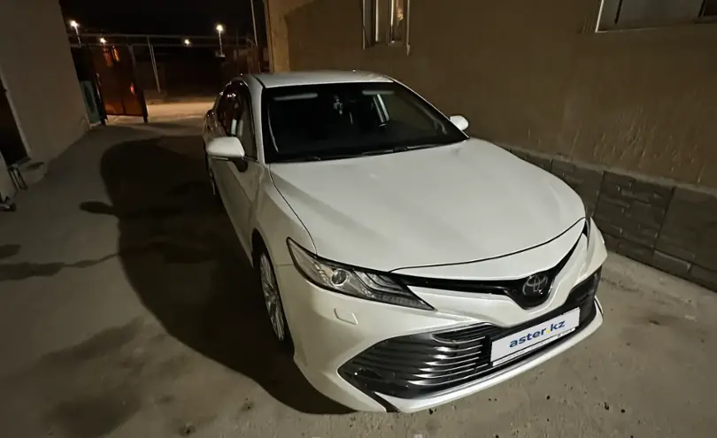 Toyota Camry 2018 года за 13 300 000 тг. в Атырауская область