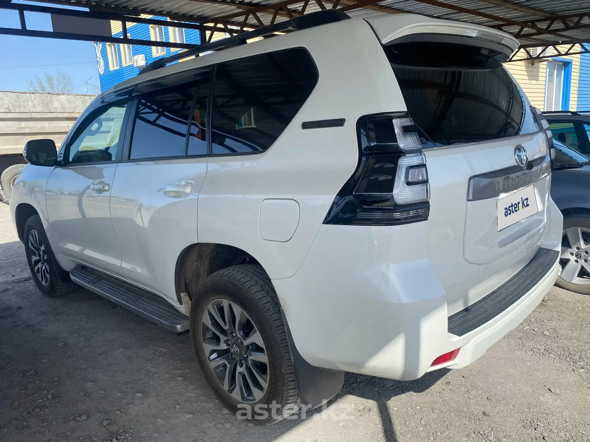 Toyota Land Cruiser Prado 2023