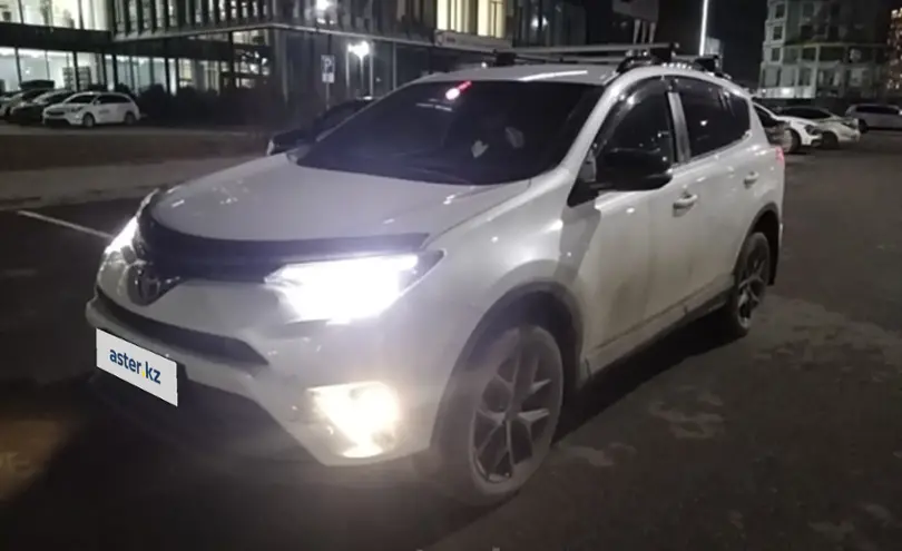 Toyota RAV4 2019 года за 12 800 000 тг. в Астана