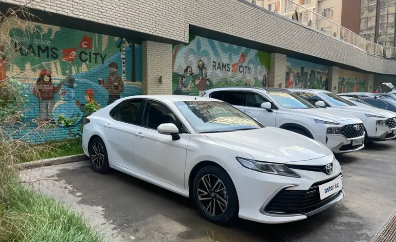 Toyota Camry 2022 года за 13 000 000 тг. в Алматы