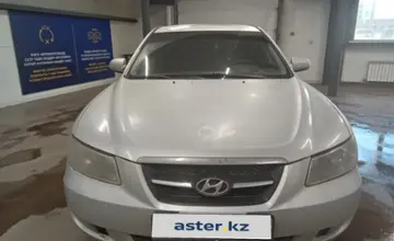 Hyundai Sonata 2006 года за 3 300 000 тг. в Астана фото 2