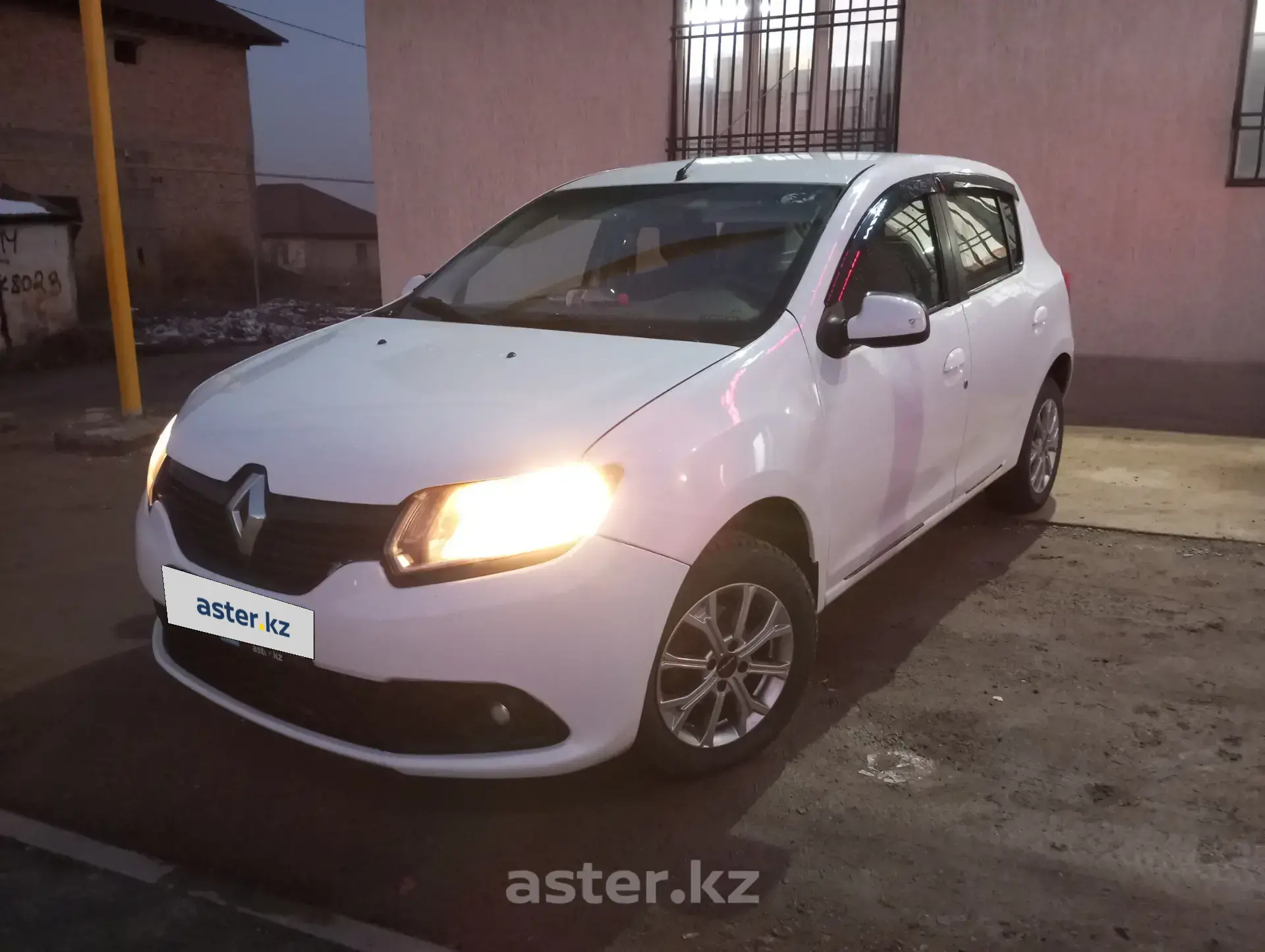 Renault Sandero 2015