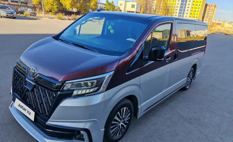 Toyota Granvia 2022 года за 35 000 000 тг. в Астана