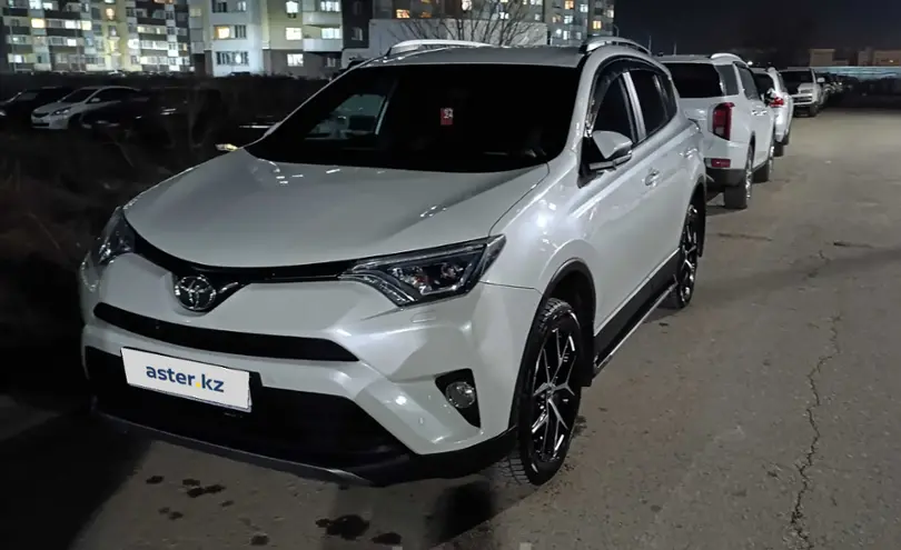 Toyota RAV4 2017 года за 14 000 000 тг. в Алматы