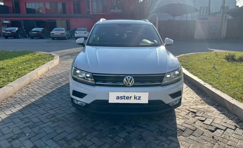 Volkswagen Tiguan 2017 года за 9 500 000 тг. в Шымкент