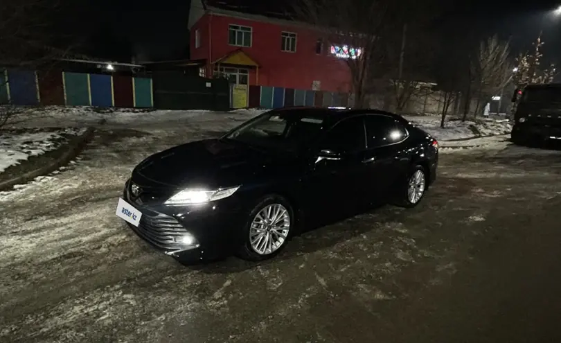 Toyota Camry 2018 года за 13 800 000 тг. в Алматы