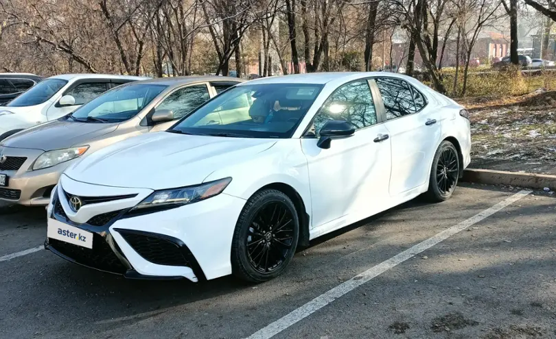 Toyota Camry 2022 года за 13 800 000 тг. в Алматы