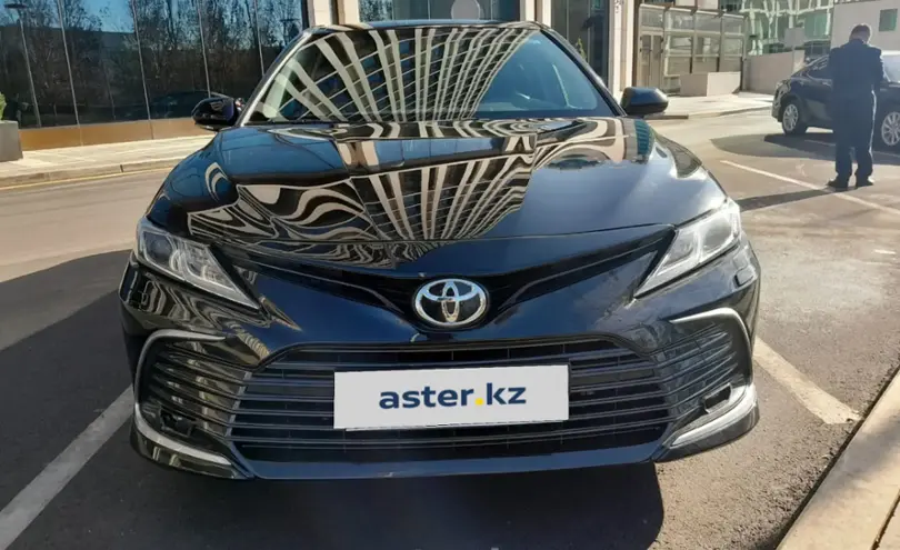 Toyota Camry 2021 года за 15 200 000 тг. в Астана