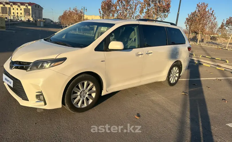 Toyota Sienna 2016 года за 15 000 000 тг. в Шымкент