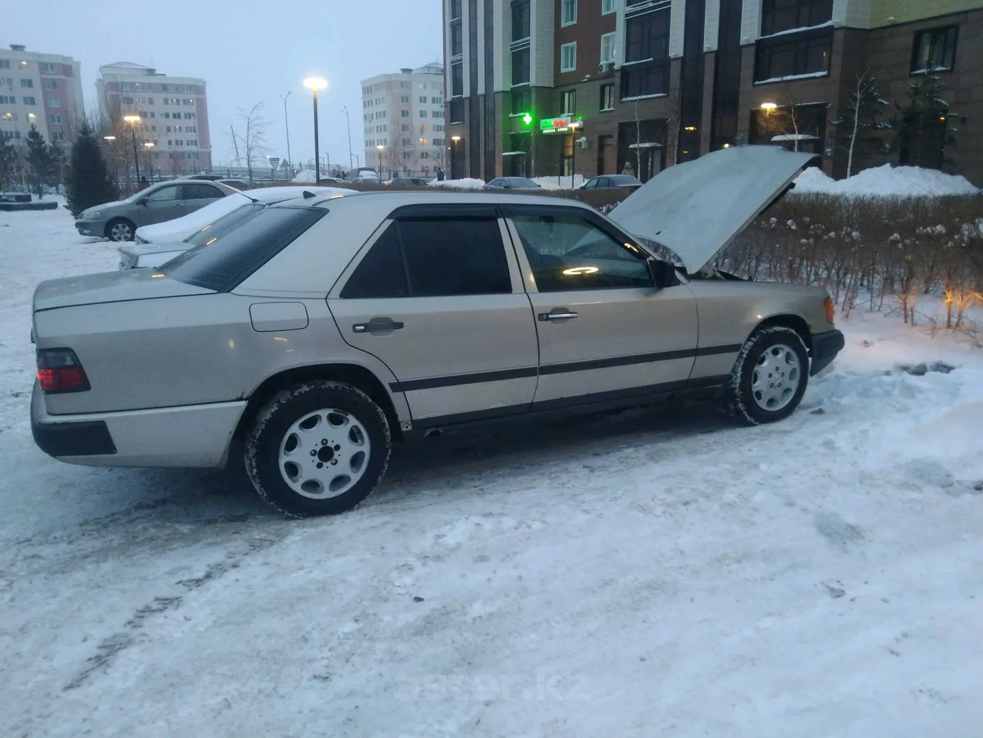 Mercedes-Benz W124 1986