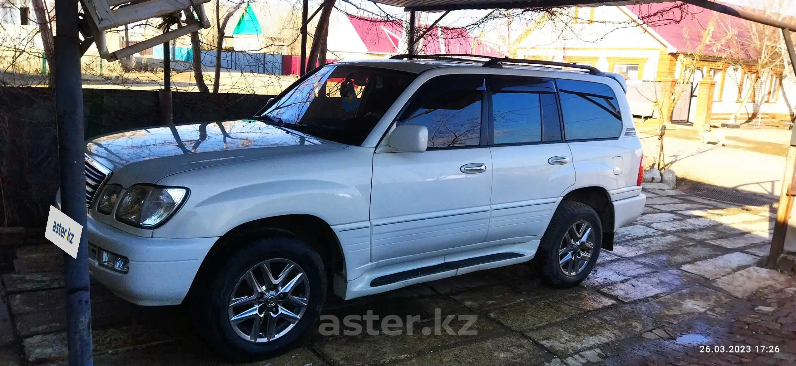 Lexus LX 2000