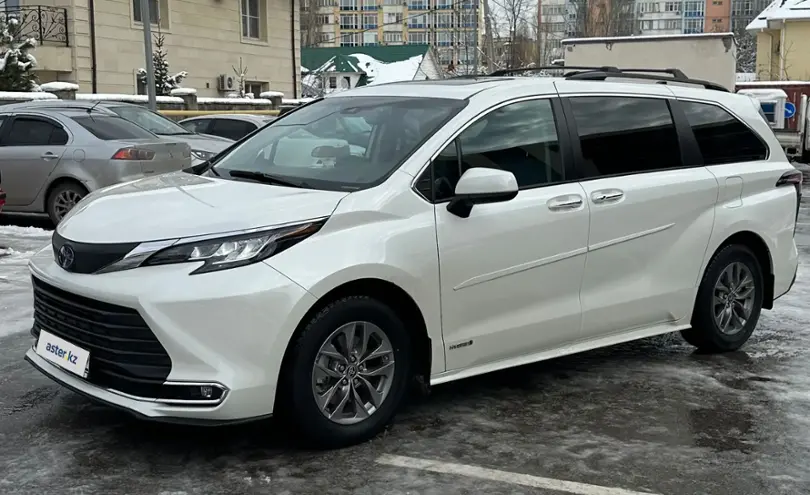 Toyota Sienna 2021 года за 25 700 000 тг. в Алматы