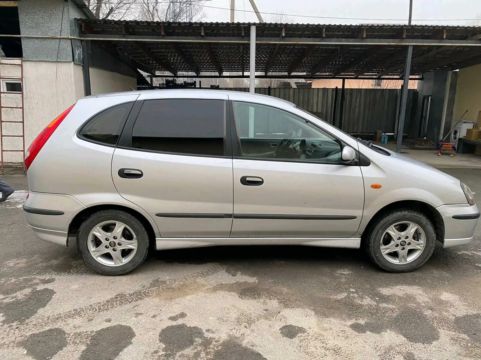 Nissan Almera Tino 2001