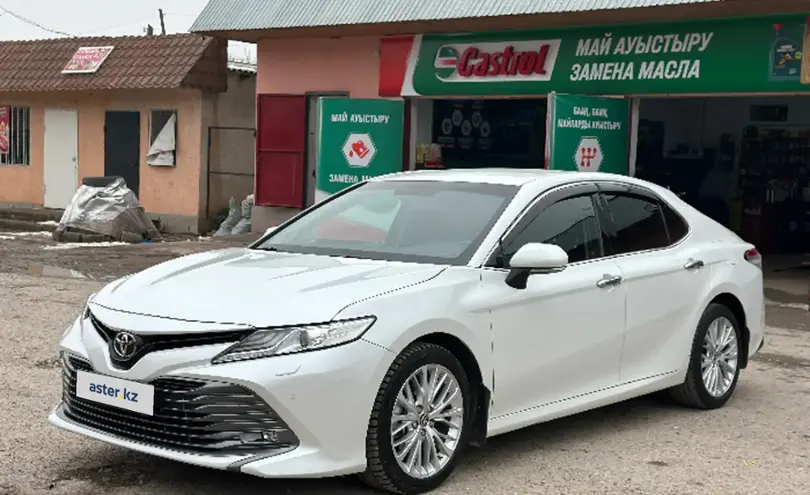Toyota Camry 2018 года за 14 000 000 тг. в Шымкент