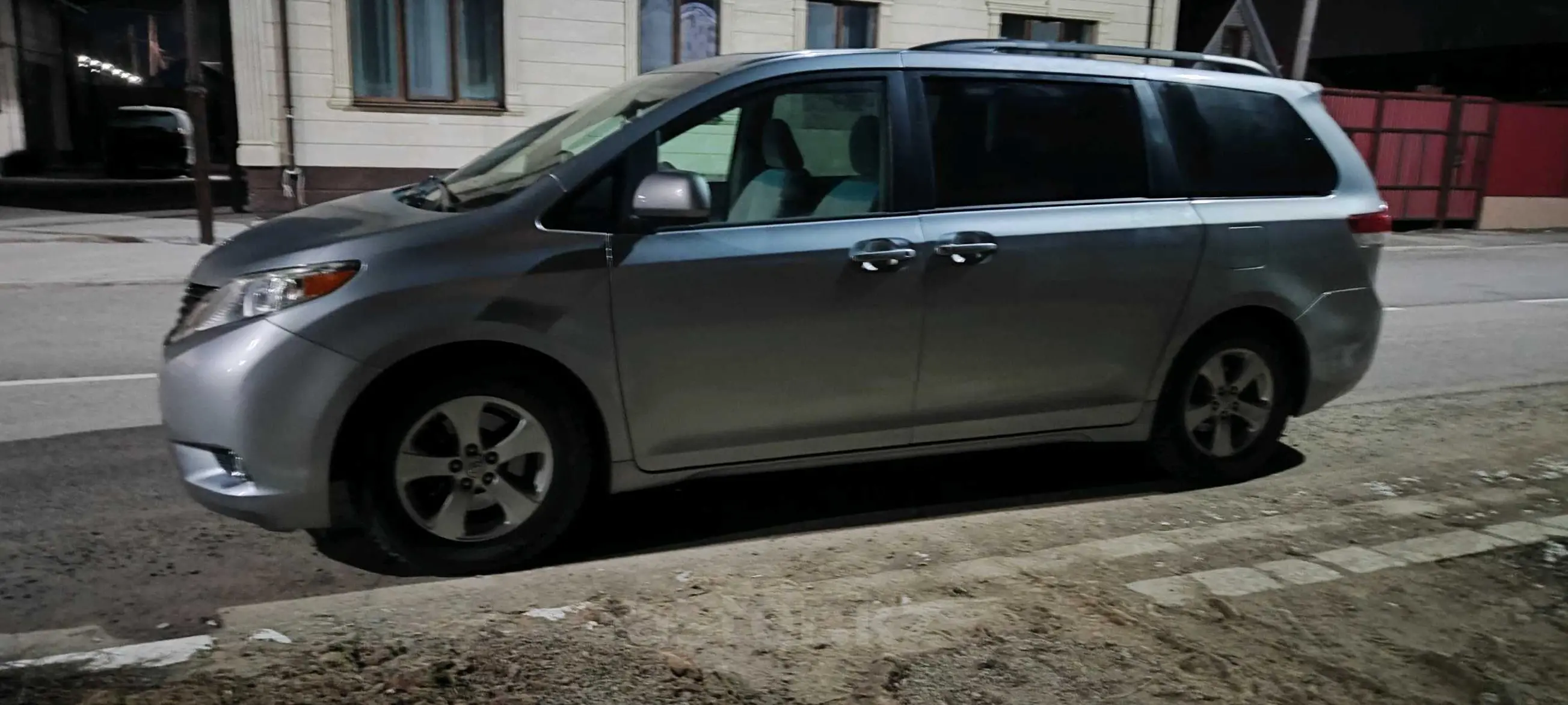 Toyota Sienna 2012