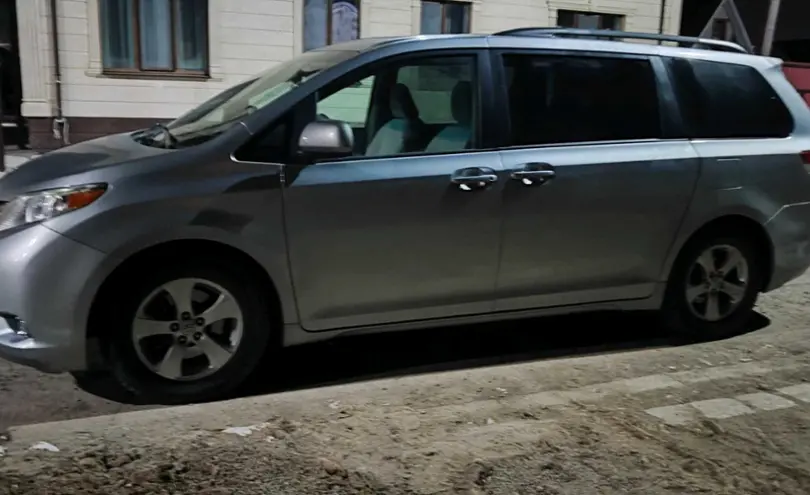 Toyota Sienna 2012 РіРѕРґ