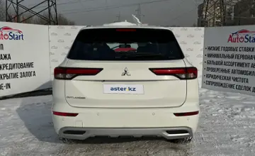 Mitsubishi Outlander 2023 года за 21 000 000 тг. в Алматы фото 4