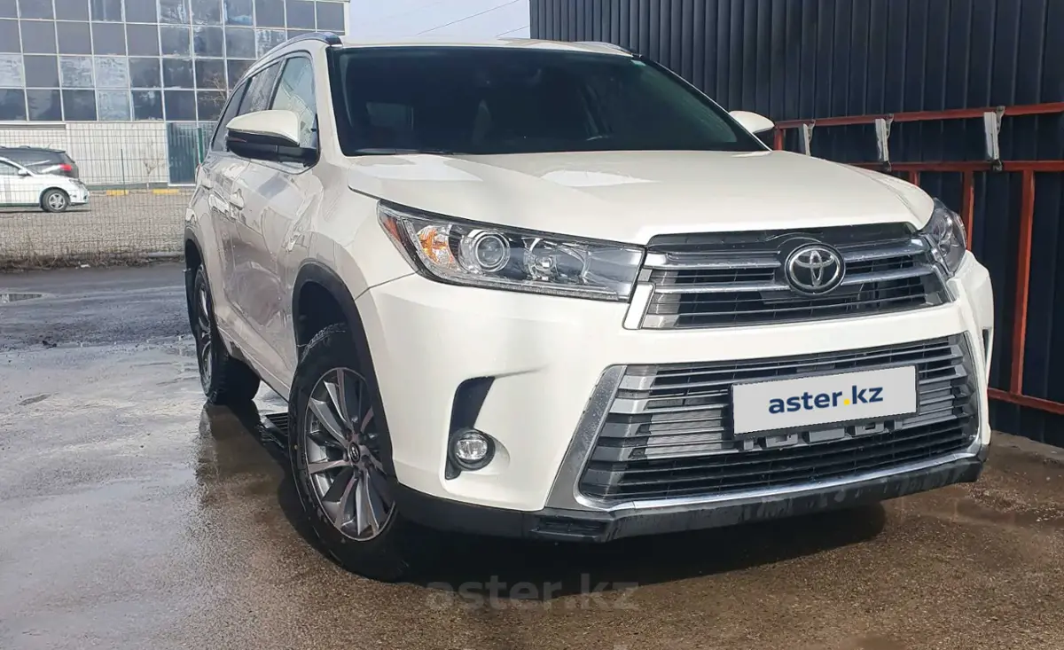 Купить Toyota Highlander 2018 года в Алматы, цена 19500000 тенге. Продажа Toyota  Highlander в Алматы - Aster.kz. №c1018740