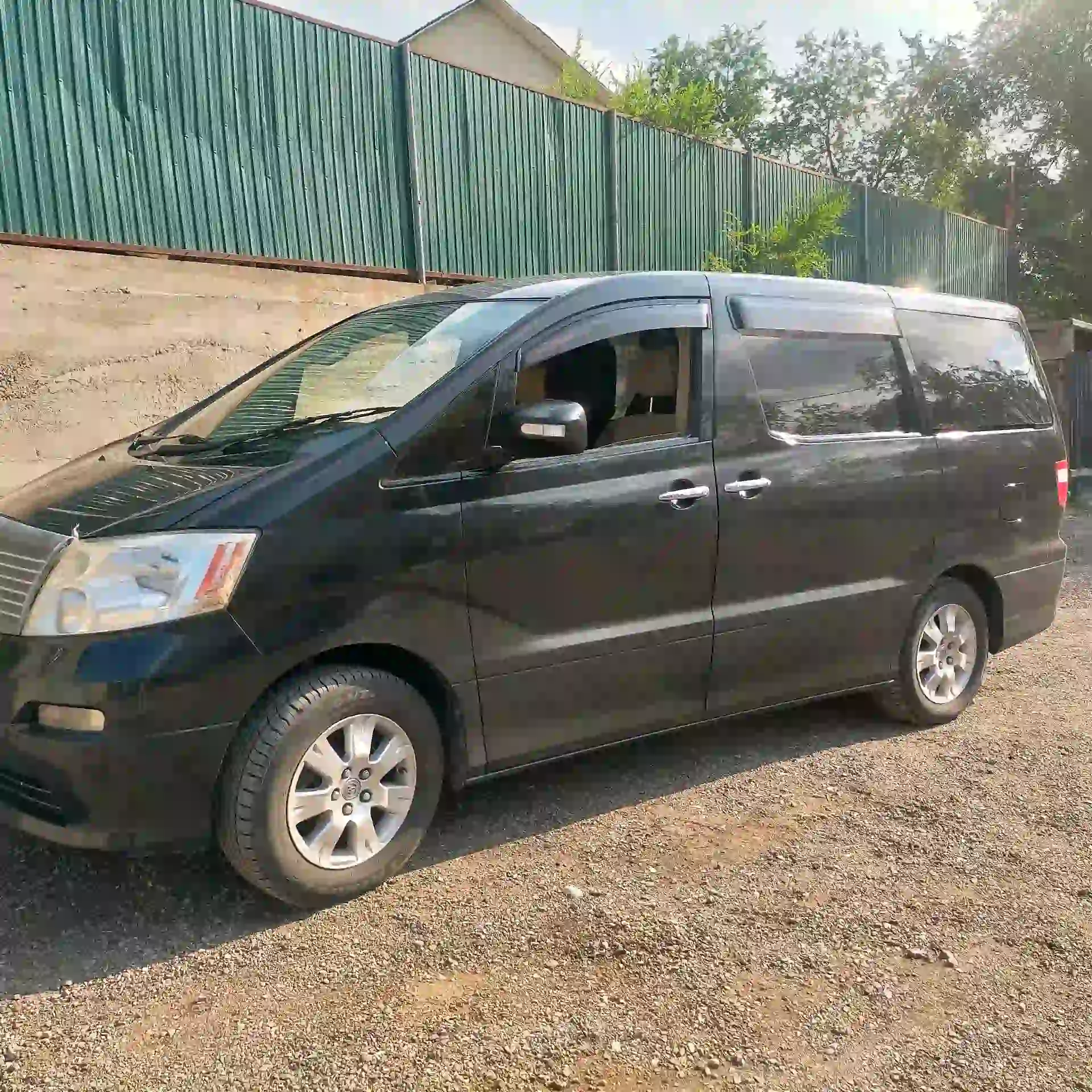 Toyota Alphard 2004