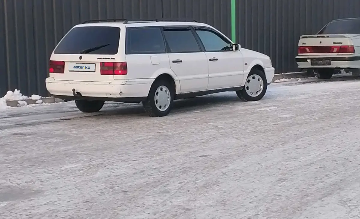 Купить Volkswagen Passat 1995 года в Уральске, цена 2300000 тенге. Продажа  Volkswagen Passat в Уральске - Aster.kz. №c1020146