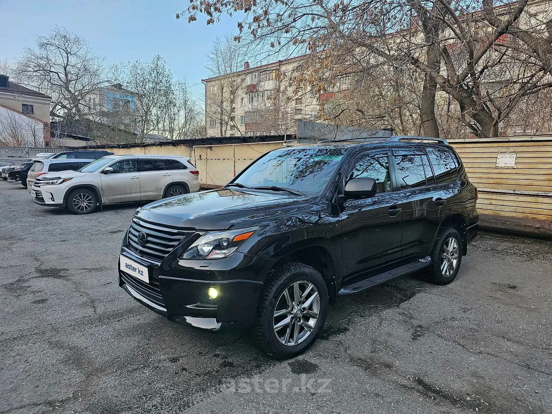 Lexus LX 2011