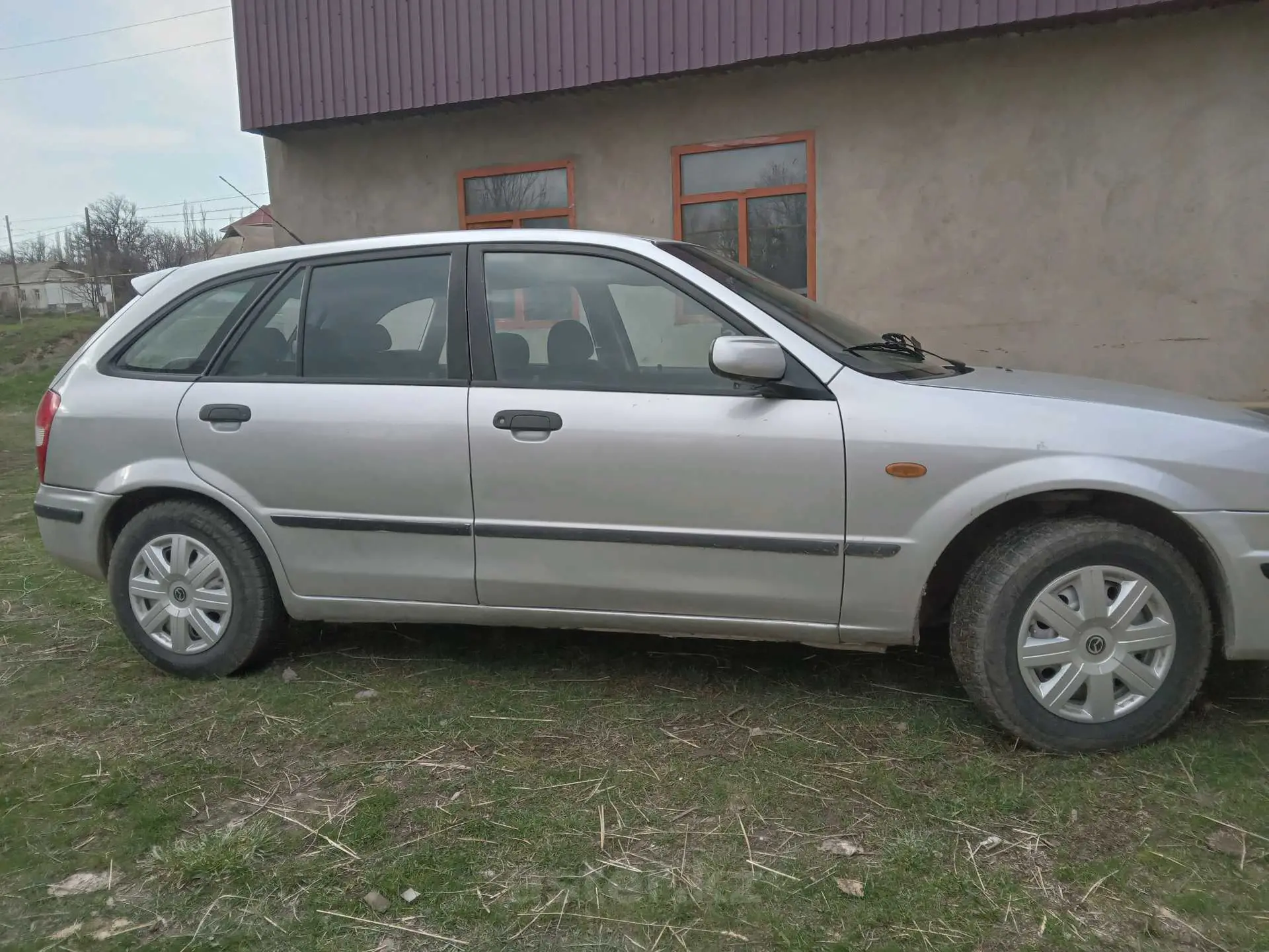 Mazda 323 1999