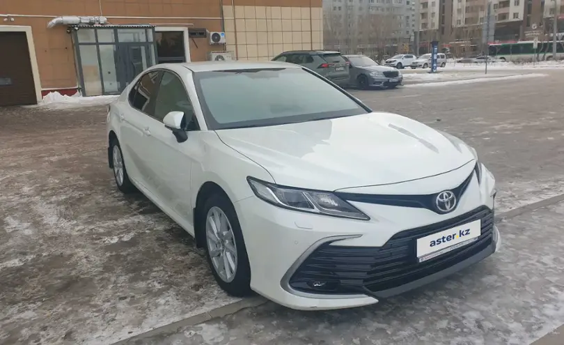 Toyota Camry 2021 года за 16 300 000 тг. в Астана