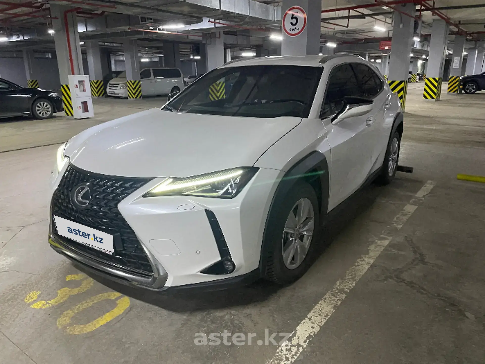 Lexus UX 2021