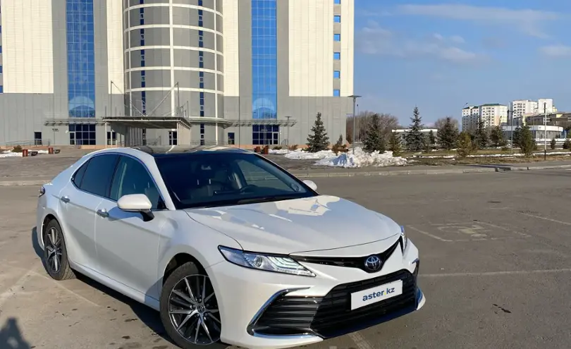 Toyota Camry 2022 года за 19 500 000 тг. в Алматы
