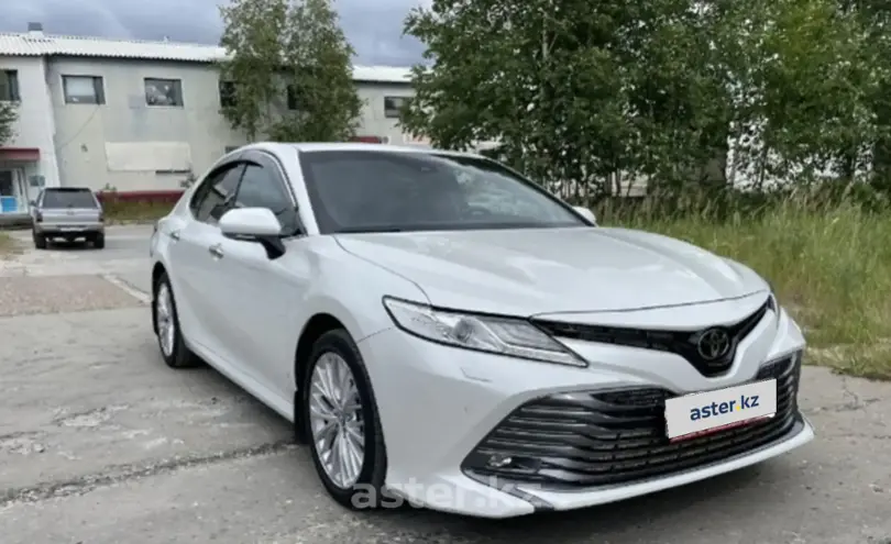 Toyota Camry 2018 года за 13 800 000 тг. в Павлодарская область