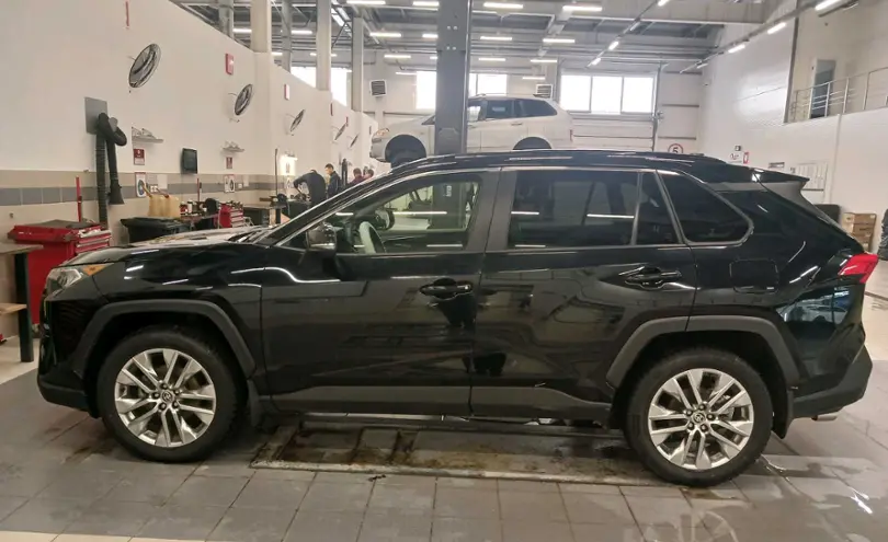 Toyota RAV4 2020 года за 18 500 000 тг. в Астана