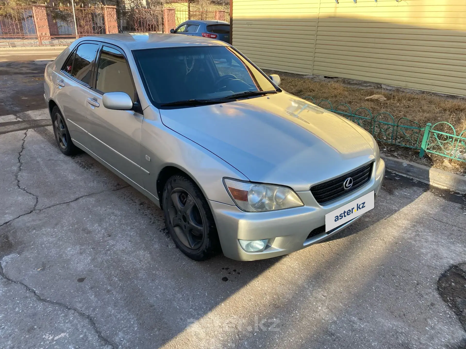 Lexus IS 2000