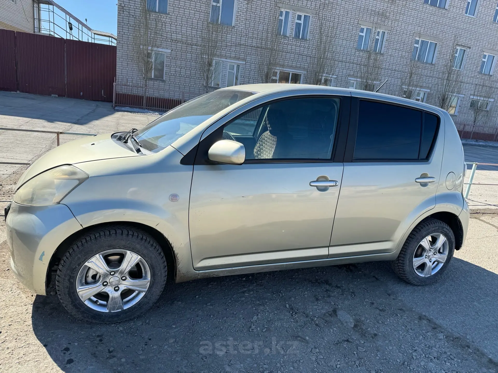 Daihatsu Sirion 2011