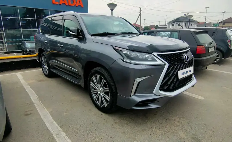 Lexus LX 2017 года за 47 000 000 тг. в Алматы