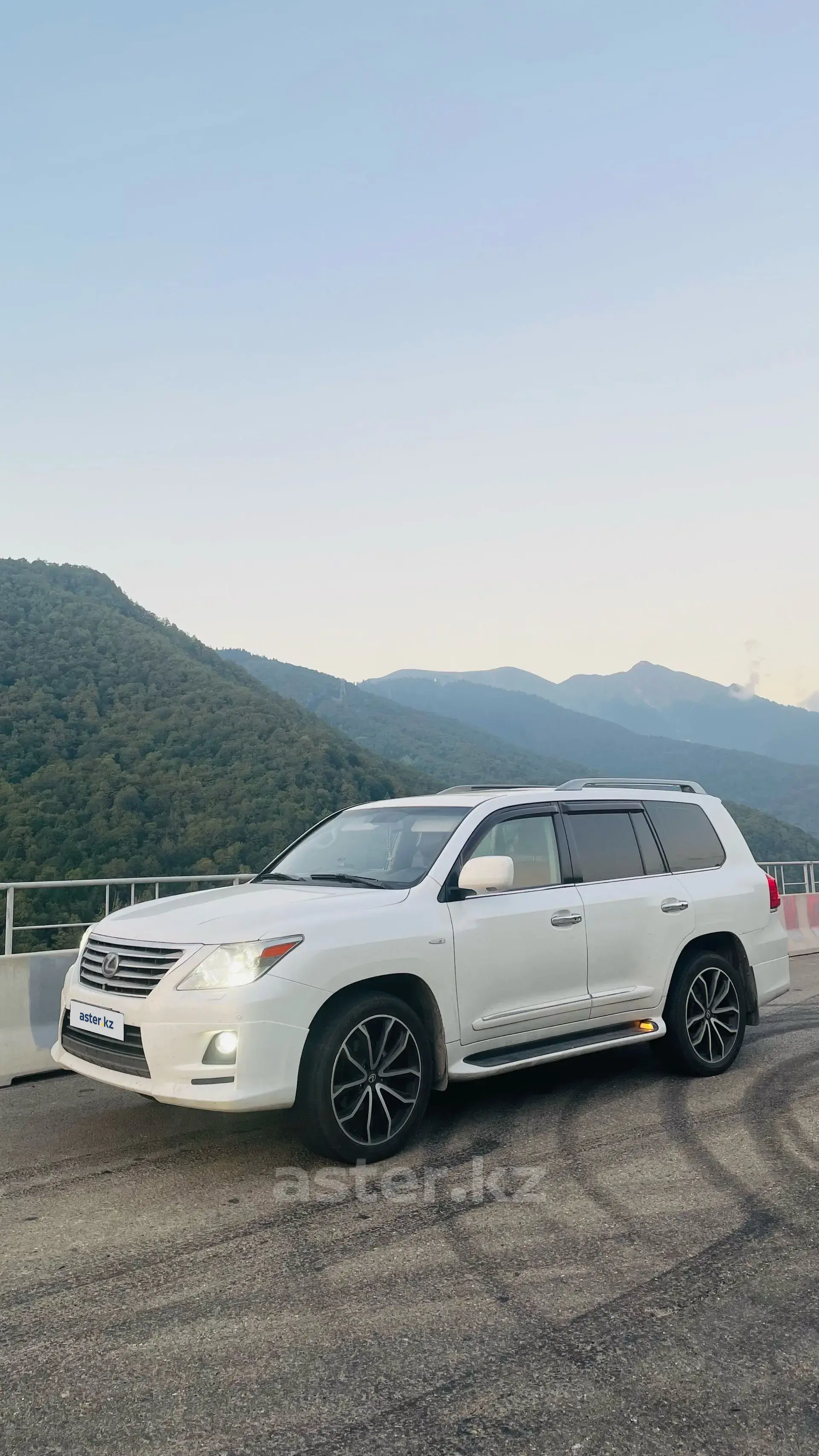 Lexus LX 2011