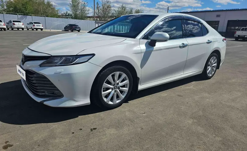 Toyota Camry 2018 года за 13 000 000 тг. в Уральск