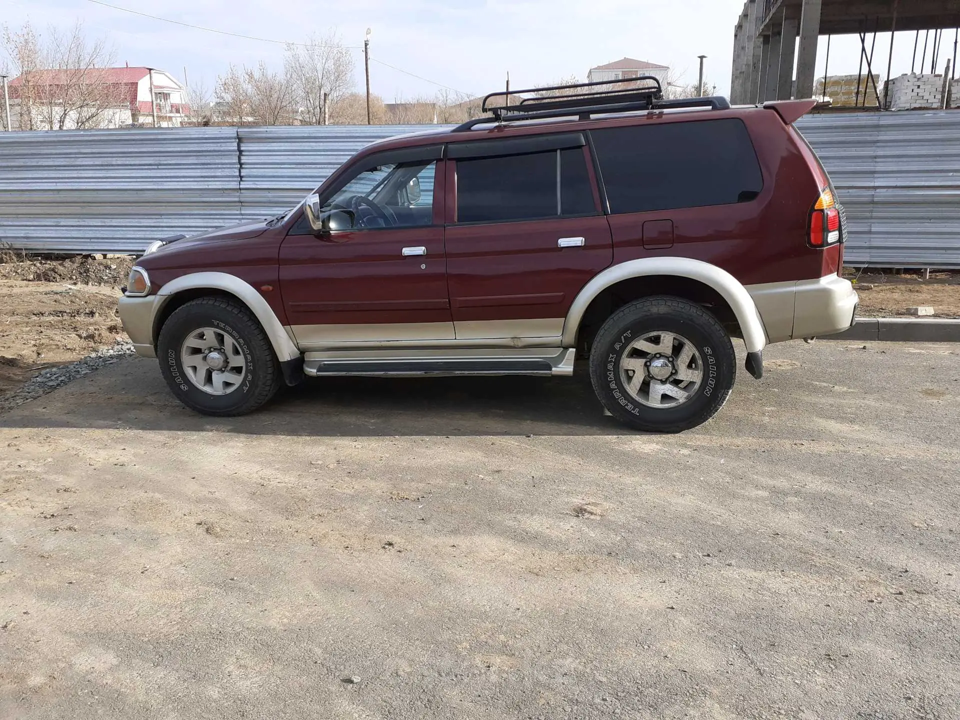 Mitsubishi Pajero Sport 2000