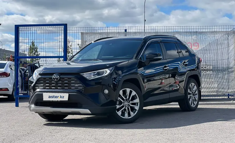 Toyota RAV4 2019 года за 14 100 000 тг. в Караганда