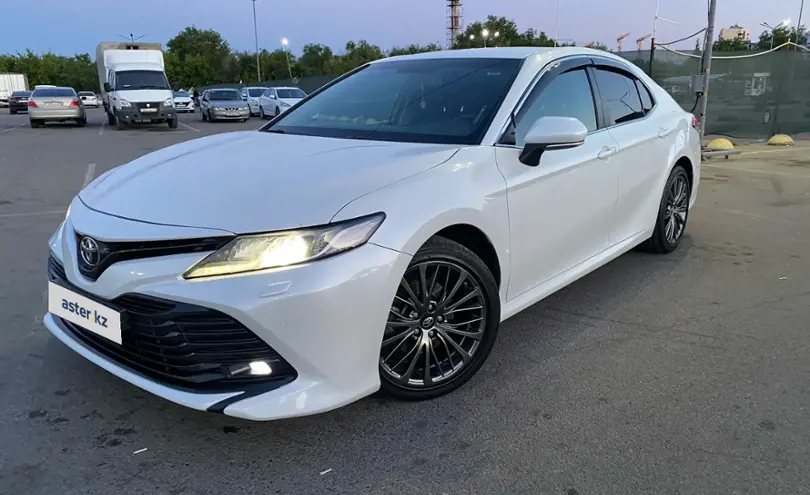 Toyota Camry 2019 года за 13 100 000 тг. в Шымкент