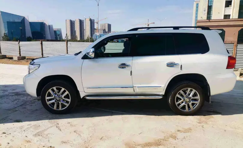 Toyota Land Cruiser 2013 года за 24 000 000 тг. в Астана