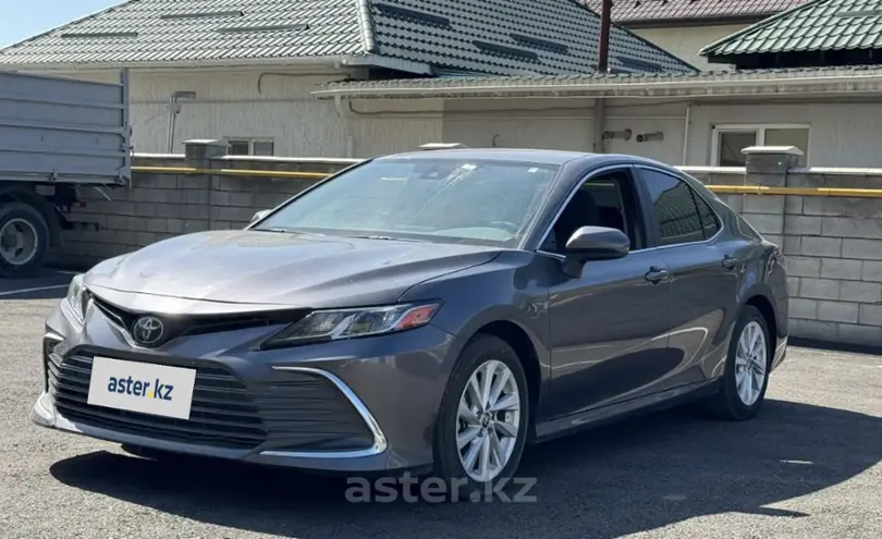 Toyota Camry 2023 года за 14 200 000 тг. в Алматы